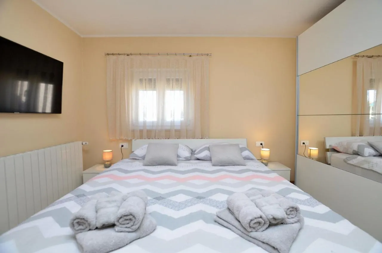 Villa Daris Nedeščina 0*,