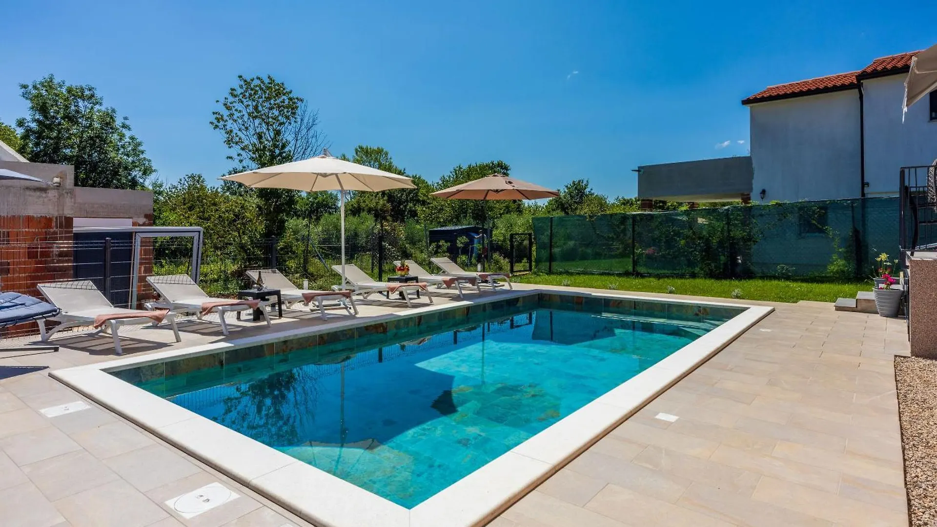 Villa Daris Nedeščina