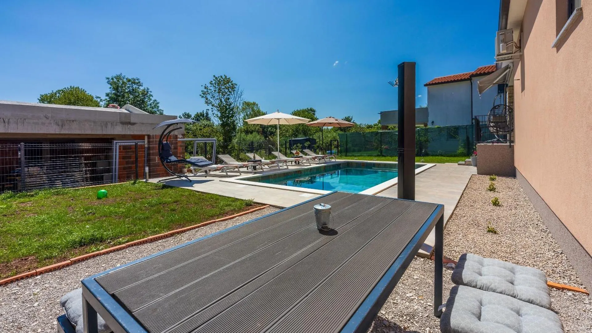 Villa Daris Nedeščina